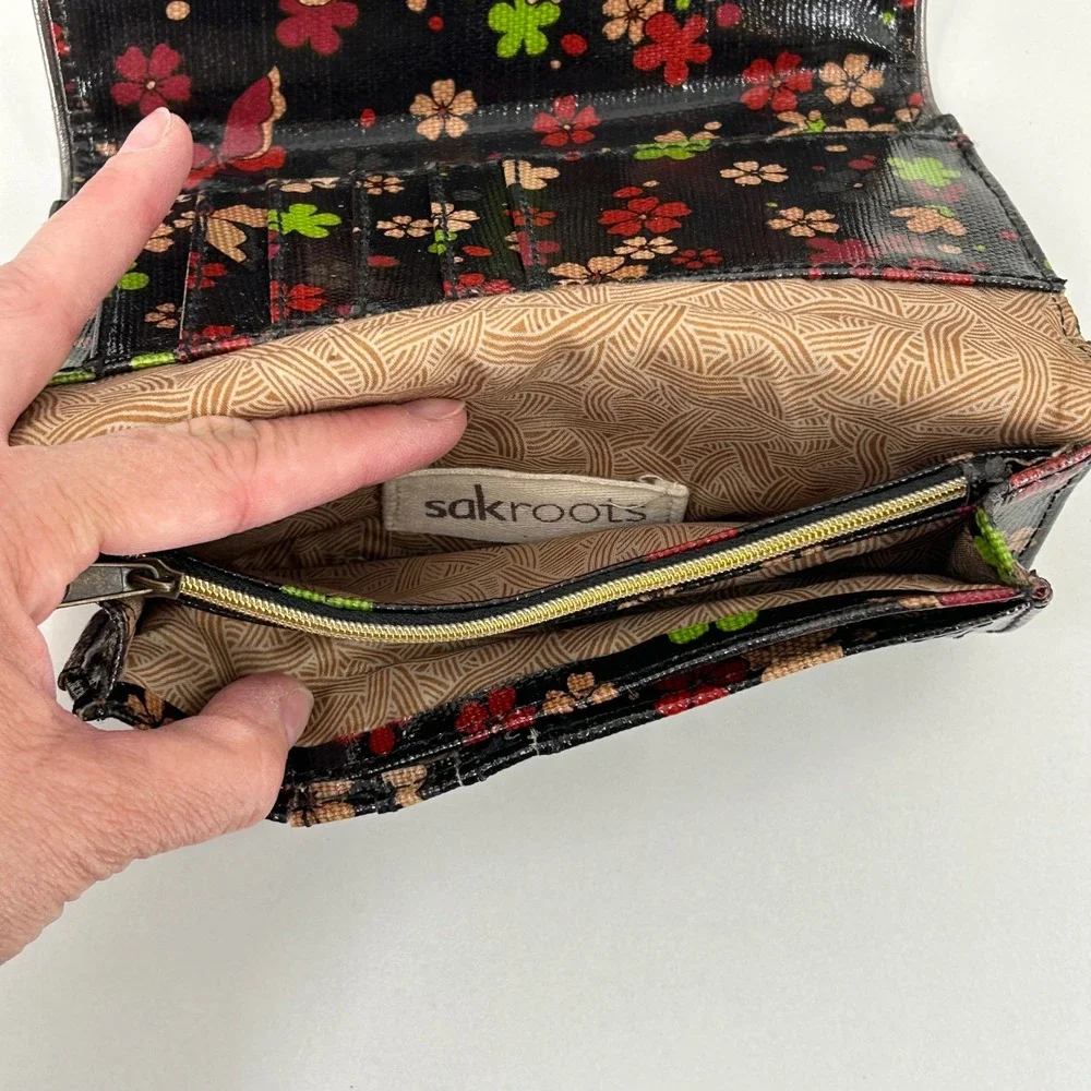 Sakroots Artist Circle Black Floral Sequin Trifold Wallet Snap Closure